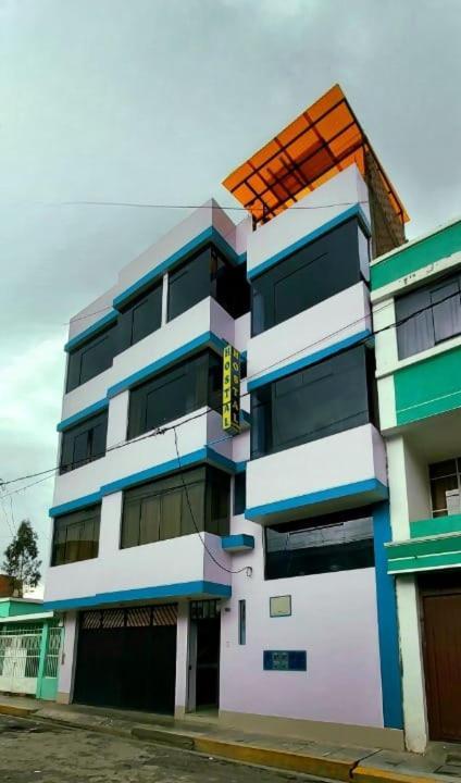 Hostal Los Pinos Хуанкайо Екстериор снимка